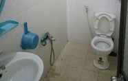 Toilet Kamar 7 Long Vu Motel Bao Loc