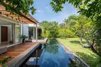 สระว่ายน้ำ Villa Koru