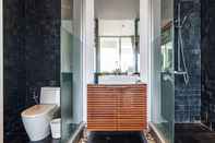 In-room Bathroom The Quarter Penthouse by Lofty Villas