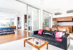 침실 2 The Quarter Penthouse by Lofty Villas