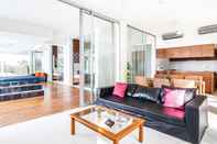 ห้องนอน The Quarter Penthouse by Lofty Villas