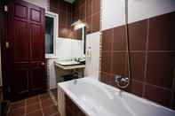 Phòng tắm bên trong Song Nhat Hotel