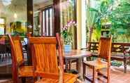 Restoran 6 Nakathani by Lofty Villas