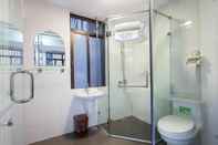 In-room Bathroom QMP Friendly House TK