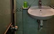 In-room Bathroom 3 Tu Hung Hotel Bao Loc