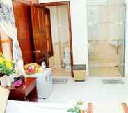 In-room Bathroom 6 Hoan Kim Hotel