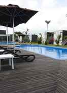 SWIMMING_POOL Lakeview Terrace Resort Pengerang