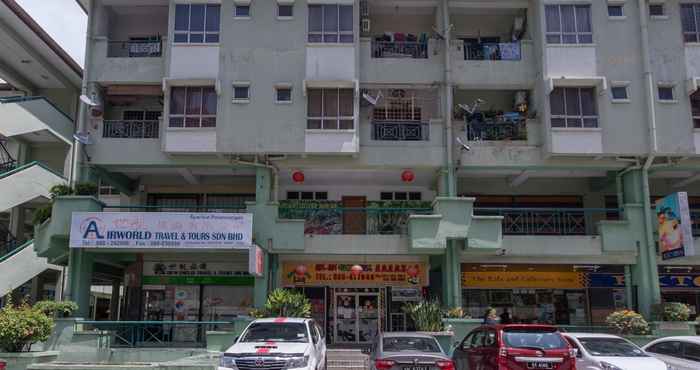 Bên ngoài Api Api Guest House