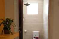 Toilet Kamar The Serai Cottage Boutique Hotel