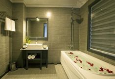 In-room Bathroom 7 Ivy Villa Hoi An