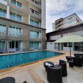 Swimming Pool 1 Retreat Resort by The Tree, Phra Tamnak Hill Hotels