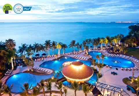 Swimming Pool Royal Wing Suites & Spa Pattaya