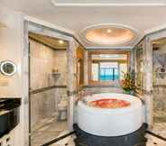 In-room Bathroom 6 Royal Wing Suites & Spa Pattaya