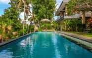 Kolam Renang 3 Aron Guest House