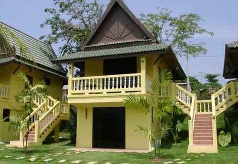 Bangunan Chez Charly Bungalows & Rooms