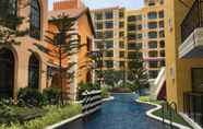 สระว่ายน้ำ 5 Venetian Condo by Renvio (D509)