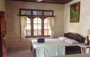 Bilik Tidur 4 Darma Yogi Guest House