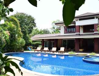 Bangunan 2 8 Bedroom Luxury Villa with Private Pool