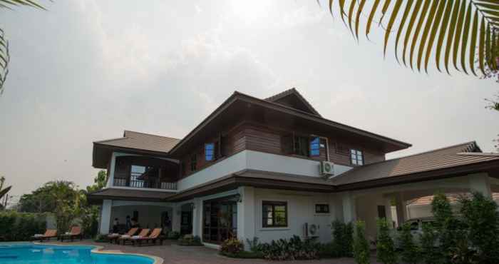 Exterior 7 Bedroom Luxury Villa with Private Pool