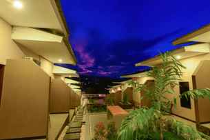 Villa de Kupang, Rp 223.428