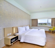 Kamar Tidur 6 Whiz Prime Hotel Sudirman Cilacap