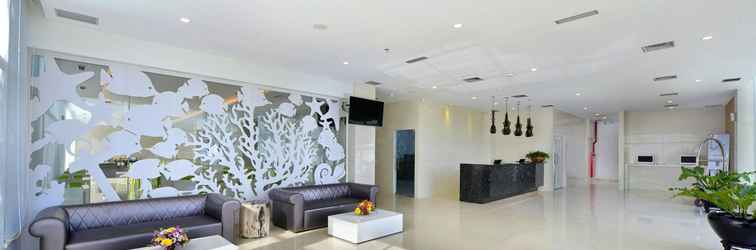 Lobi Whiz Prime Hotel Sudirman Cilacap