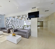 Lobby 5 Whiz Prime Hotel Sudirman Cilacap