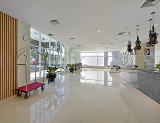 Lobby 2 Whiz Prime Hotel Sudirman Cilacap