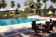 Swimming Pool Suwan Driving Range and Resort