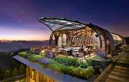 บาร์ คาเฟ่ และเลานจ์ 6 Golden Tulip Holland Resort Batu