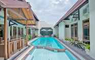 Swimming Pool 2 OYO 194 Hotel Sapta Gria