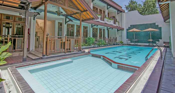 Swimming Pool OYO 194 Hotel Sapta Gria