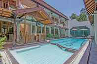 Swimming Pool OYO 194 Hotel Sapta Gria