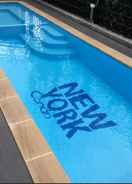 SWIMMING_POOL New York Condo by Renvio