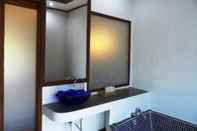 In-room Bathroom The Point Villa Mae Hong Son