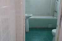 Phòng tắm bên trong Huong Tram 4 Hotel