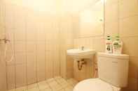 In-room Bathroom Apartemen Tifolia by Aparian