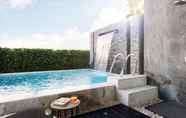 Kolam Renang 3 The 8 Pool Villa