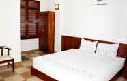Bedroom 6 Camry Hotel