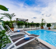 Hồ bơi 4 Jovia Hotel