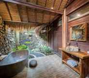 In-room Bathroom 5 Villa Bali Village