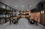 Bar, Kafe, dan Lounge 7 Hotel Neo Gajah Mada Pontianak by ASTON  