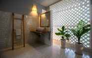 Phòng tắm bên trong 6 Cosiana Resort