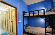 Bedroom 6 LAF Cafe & Hostel Pratunam