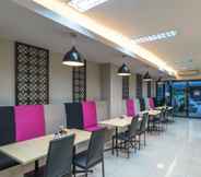 Restaurant 7 Lada Krabi Residence (Newly Renovated)