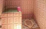 In-room Bathroom 7 Firman Jaya Homestay