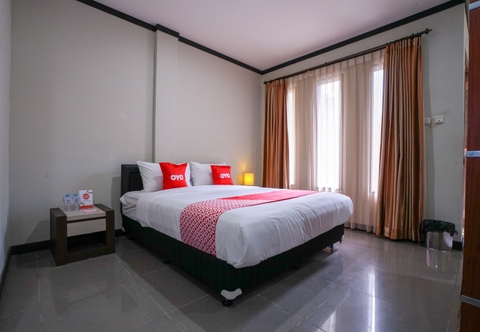 Bedroom Capital O 2102 Grand Mutiara Hotel