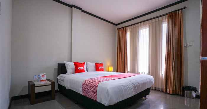 Bedroom Capital O 2102 Grand Mutiara Hotel