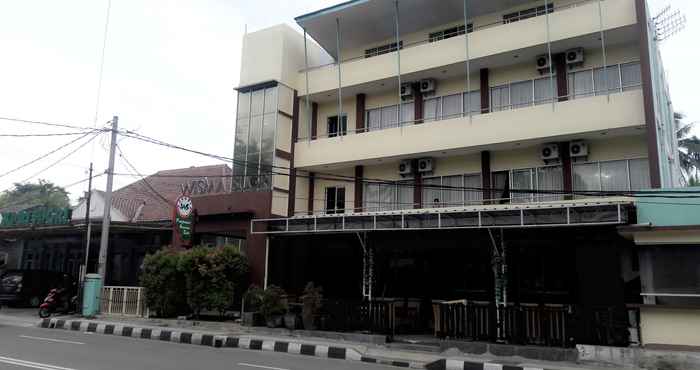 Bên ngoài Wisma Sugri