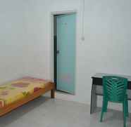 ห้องนอน 2 Economy Room at Ati's Homestay close to Universitas Muhammadiyah